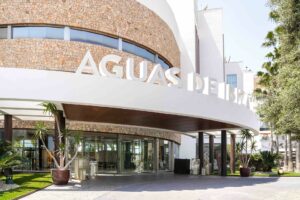 hôtel Aguas de Ibiza avis, hôtel de luxe Ibiza, séjour à San Eulària des Riu, Aguas de Ibiza spa, hébergement de luxe à Ibiza, meilleure expérience à Ibiza, restaurant Maymanta Ibiza, vacances éco-responsables Ibiza, meilleurs hôtels 5 étoiles Ibiza